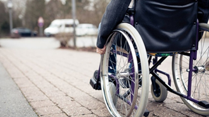 بررسی و شناسایی موانع و مشکلات معلولین ضروری است